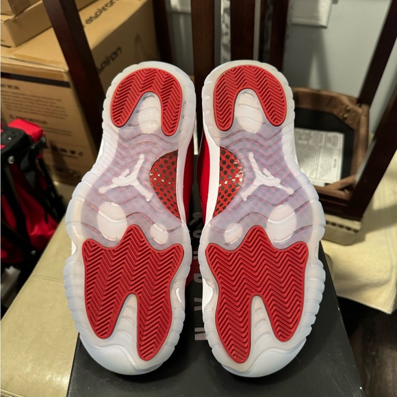 Jordan 11 Cherry - Picture 4 of 9
